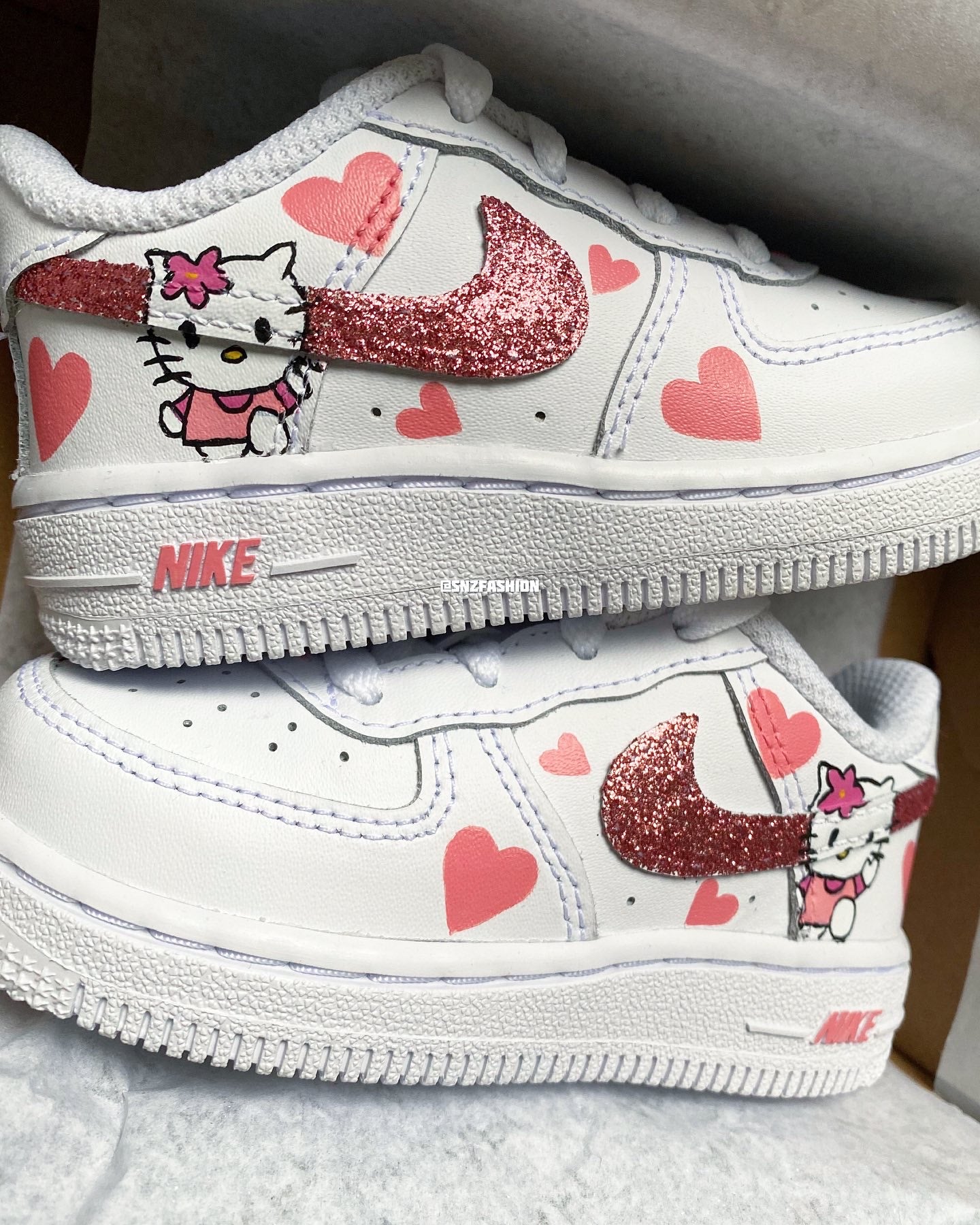 HELL0 KITTY BABY/KIDS NIKE AIR FORCE 1