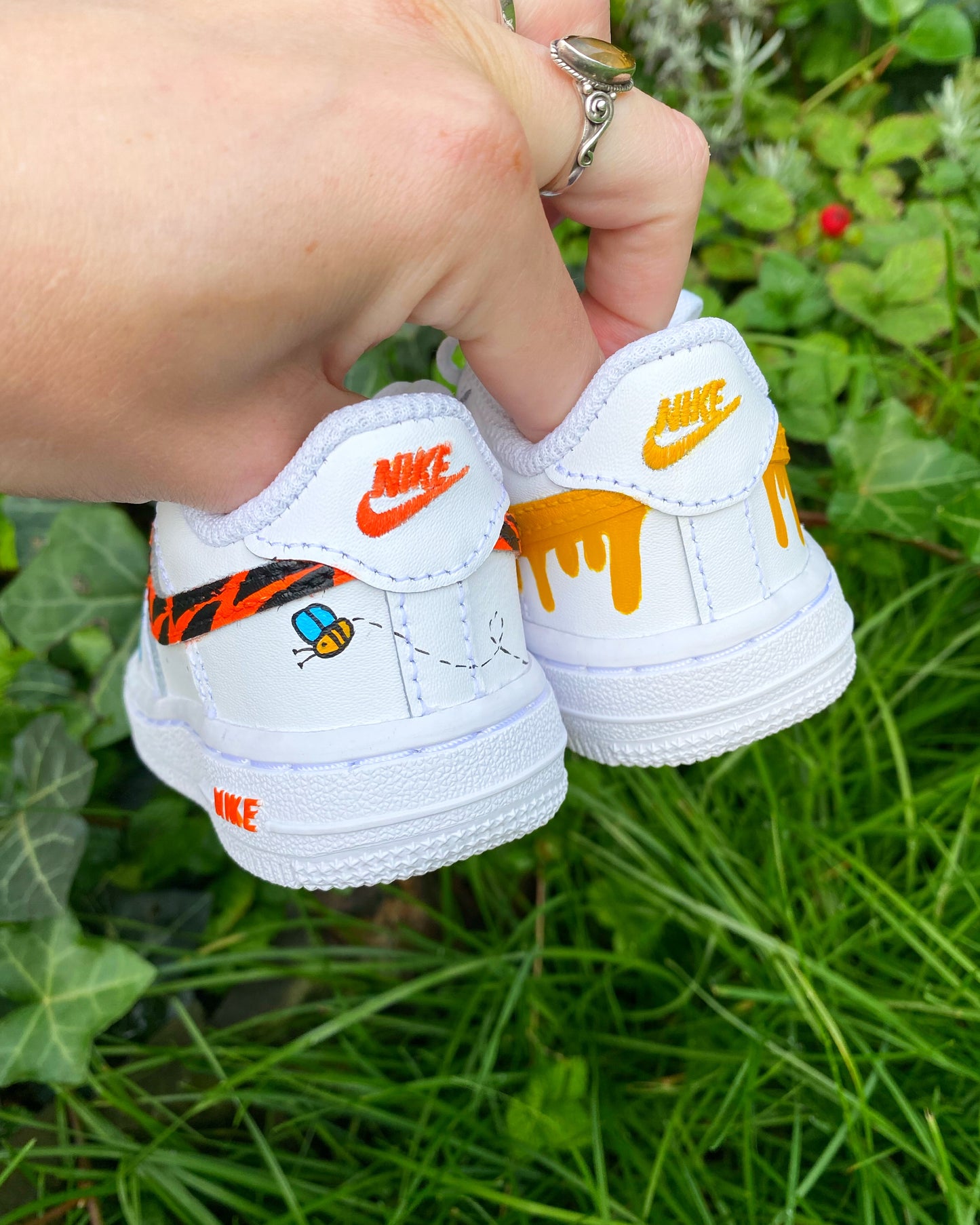 P00H BEAR x TIGGER NIKE AIR FORCE 1 BABY/KIDS